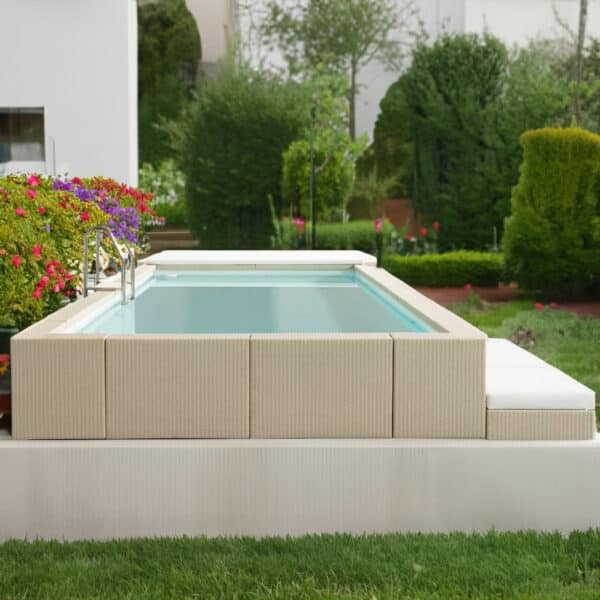 Installer piscine semi-enterrée Divina ambiance conviviale Seclin Piscine et spas